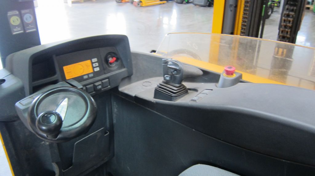 Jungheinrich ETV325 Schubmaststapler www.filler-gmbh.de Jungheinrich ETV325 Schubmaststapler www.filler-gmbh.de