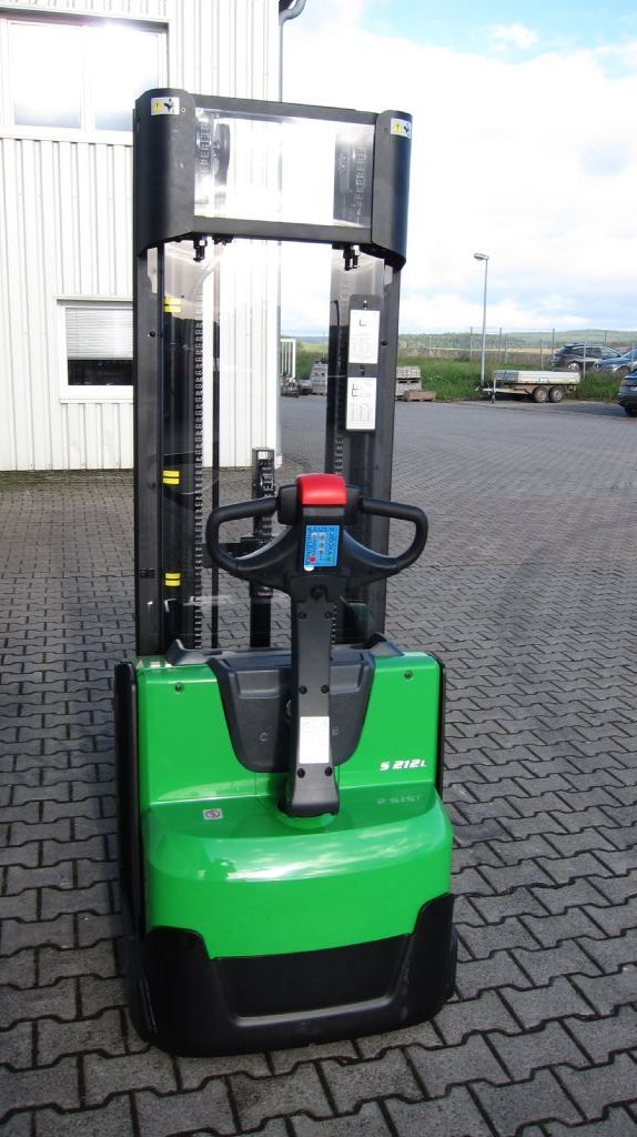 Cesab S212L Hochhubwagen www.filler-gmbh.de Cesab S212L Hochhubwagen www.filler-gmbh.de