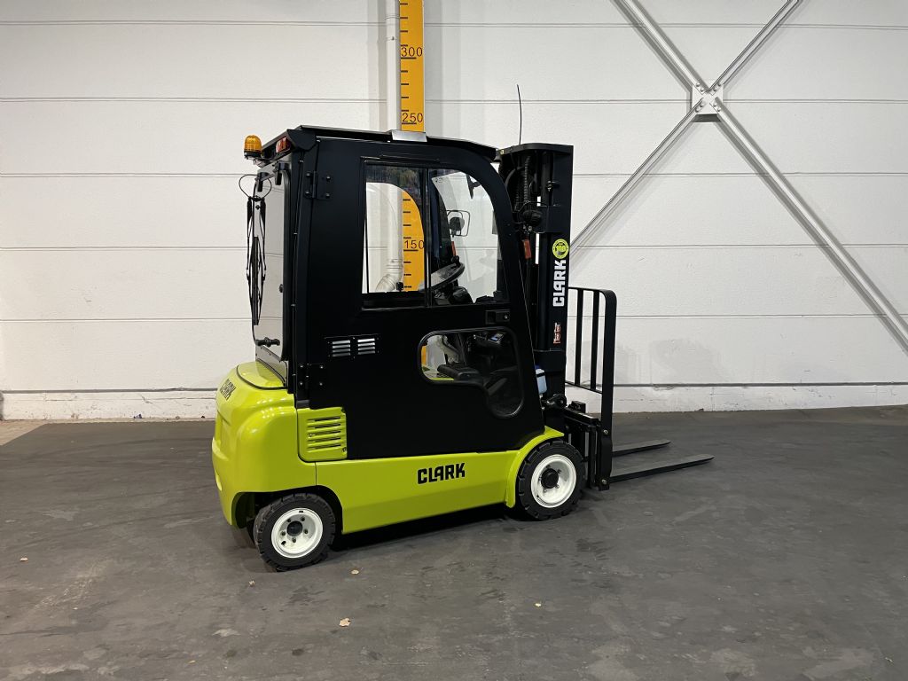 Clark-GEX20s-Elektro 4 Rad-Stapler-www.gabelstapler-finger.com