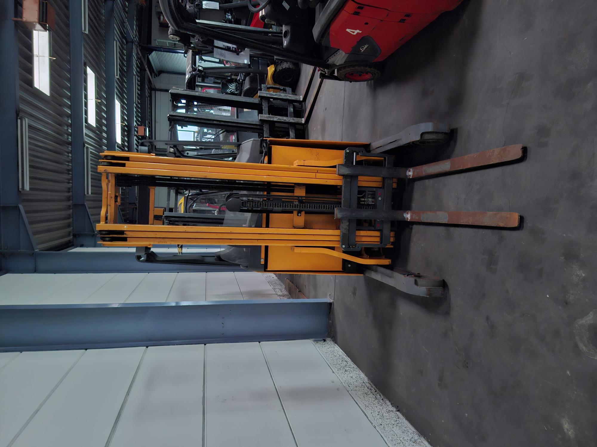 Jungheinrich-ETV112-Schubmaststapler-www.gabelstapler-finger.com