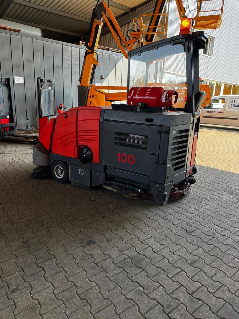 Hako-1800 KLPG-Kehrmaschine-www.gabelstapler-finger.com