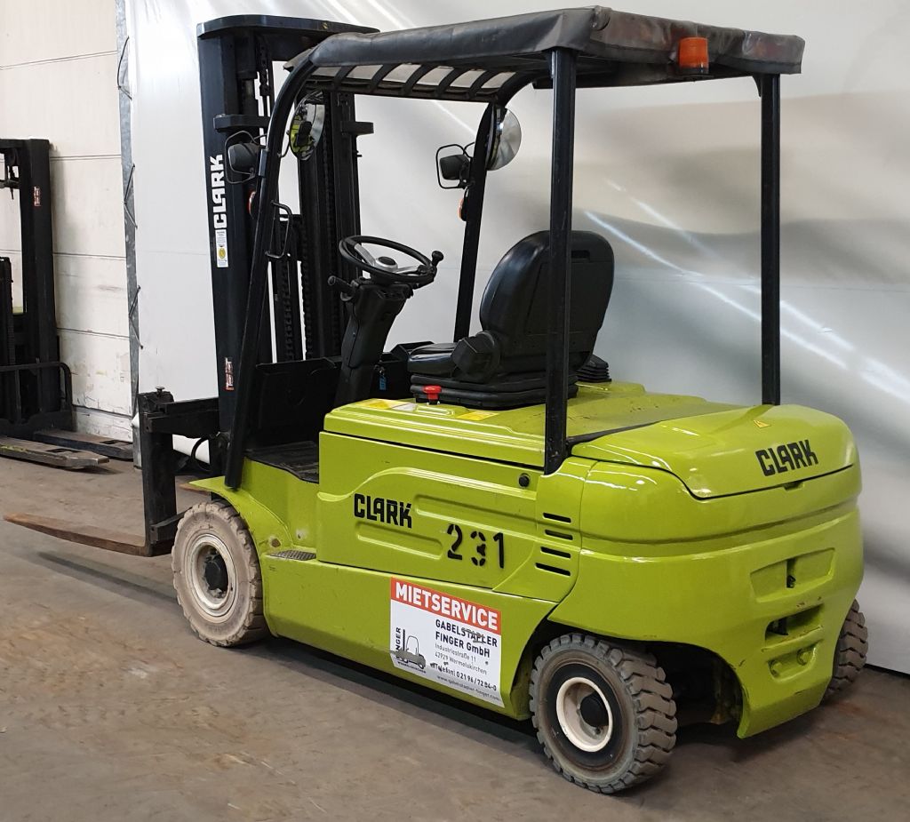 Clark-GEX 30-Elektro 4 Rad-Stapler-www.gabelstapler-finger.com