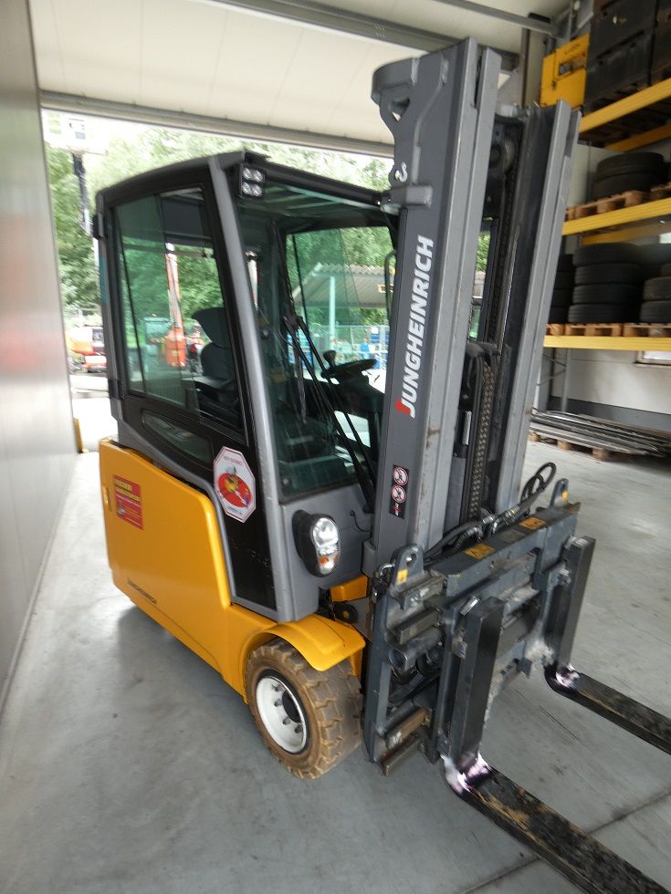 Jungheinrich EFG 220 Elektro 3 Rad-Stapler fischer-gabelstapler.de