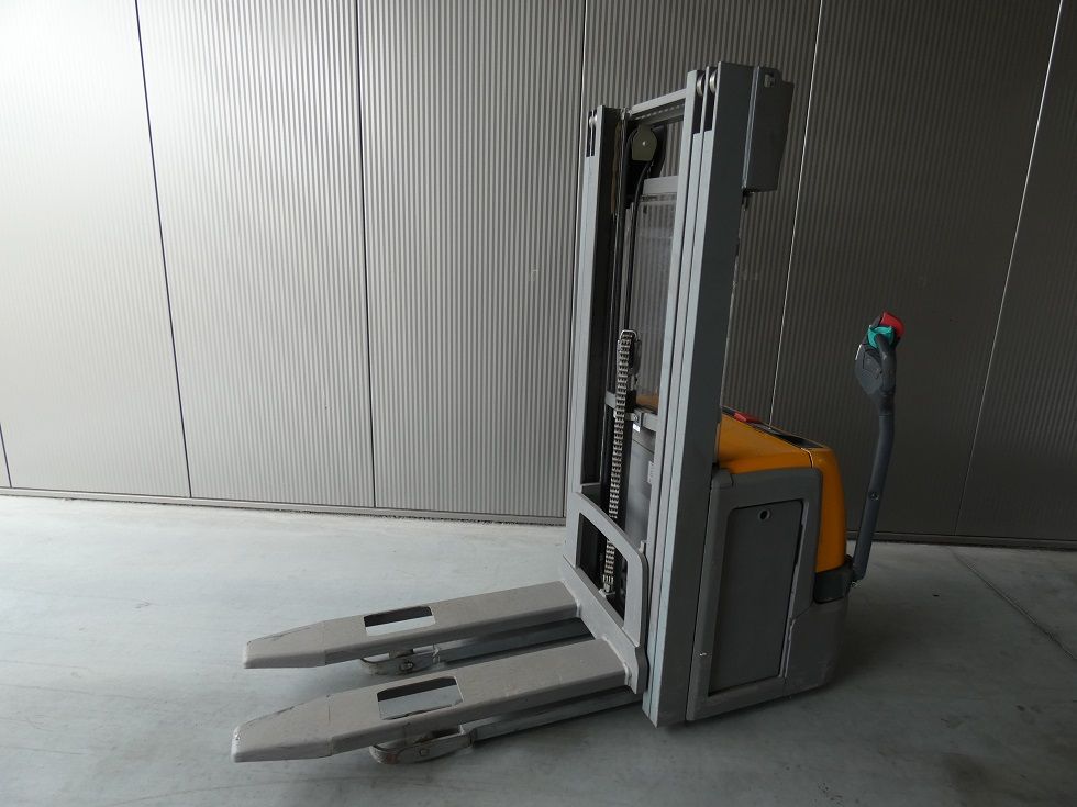 Jungheinrich EJC 212 - 430 DZ Deichselstapler fischer-gabelstapler.de