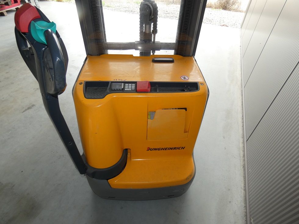 Jungheinrich EJC 212 - 430 DZ Deichselstapler fischer-gabelstapler.de