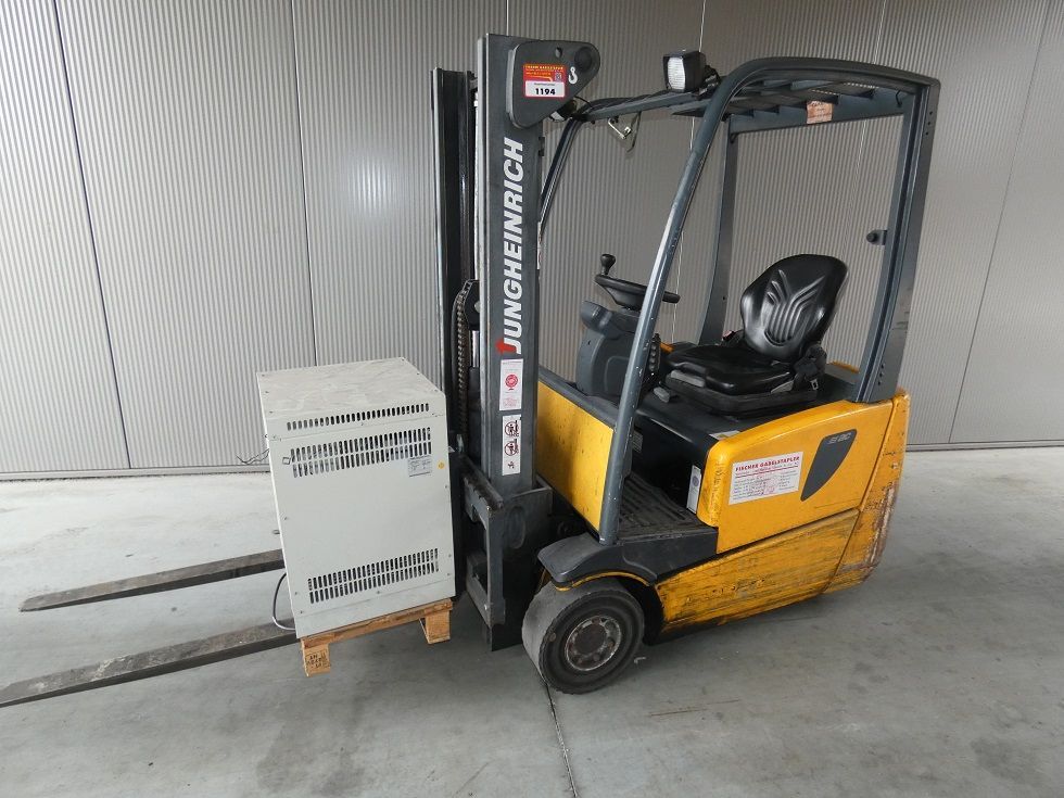Jungheinrich EFG 213 Elektro 3 Rad-Stapler fischer-gabelstapler.de