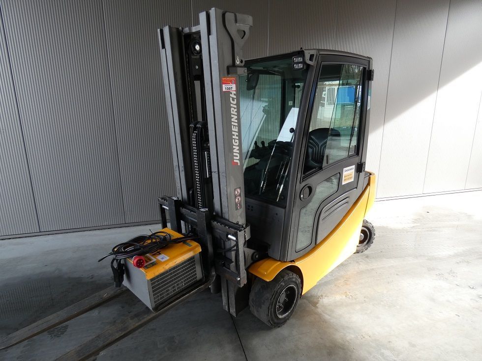 Jungheinrich EFG 320 Li Elektro 4 Rad-Stapler fischer-gabelstapler.de