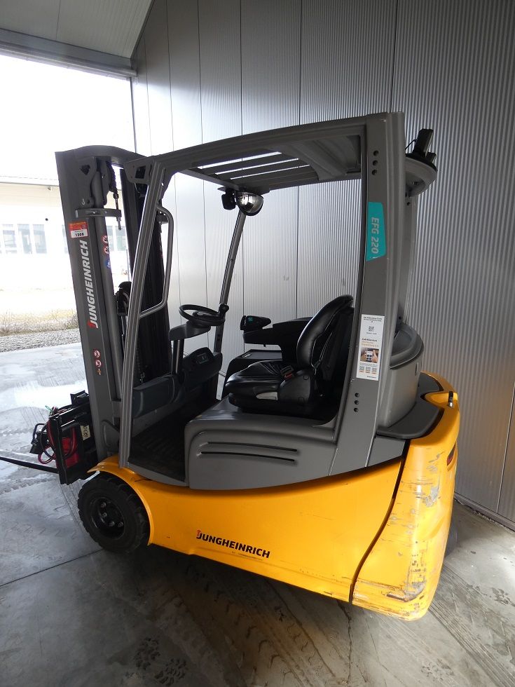 Jungheinrich EFG 220 - 464 DZ Elektro 3 Rad-Stapler fischer-gabelstapler.de