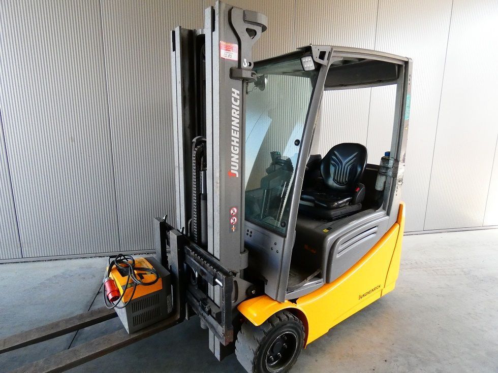 Jungheinrich EFG 218 K Elektro 3 Rad-Stapler fischer-gabelstapler.de