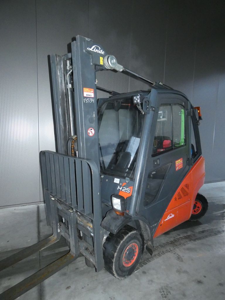 Linde H 25 T - 01 Treibgasstapler fischer-gabelstapler.de