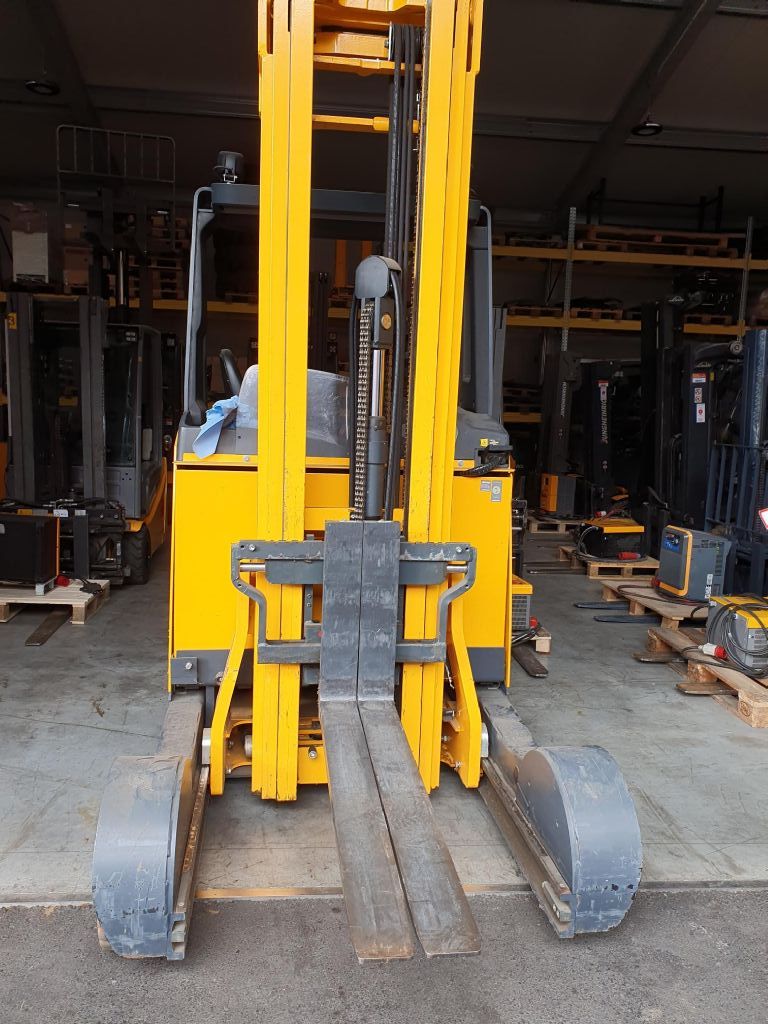 Jungheinrich ETV C 16 Schubmaststapler fischer-gabelstapler.de