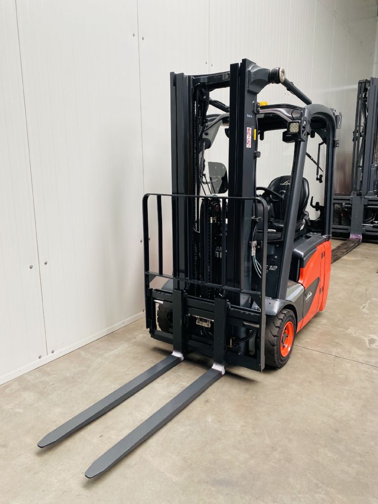Linde-E 12-02 EVO Triplex  -Elektro 3 Rad-Stapler-www.fleischmann-foerdertechnik.de