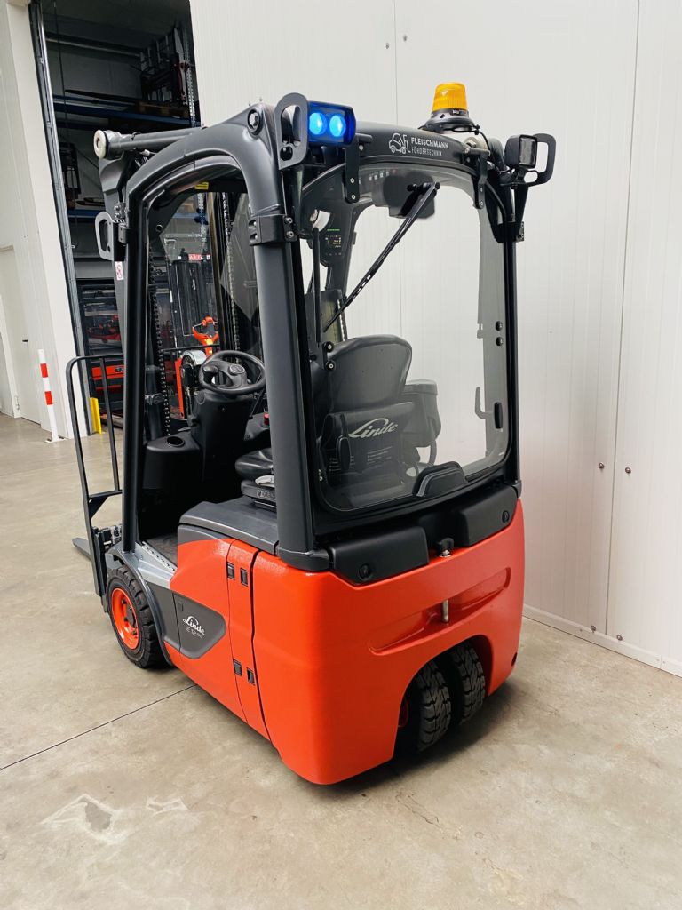 Linde-E 12-02 EVO Triplex  -Elektro 3 Rad-Stapler-www.fleischmann-foerdertechnik.de