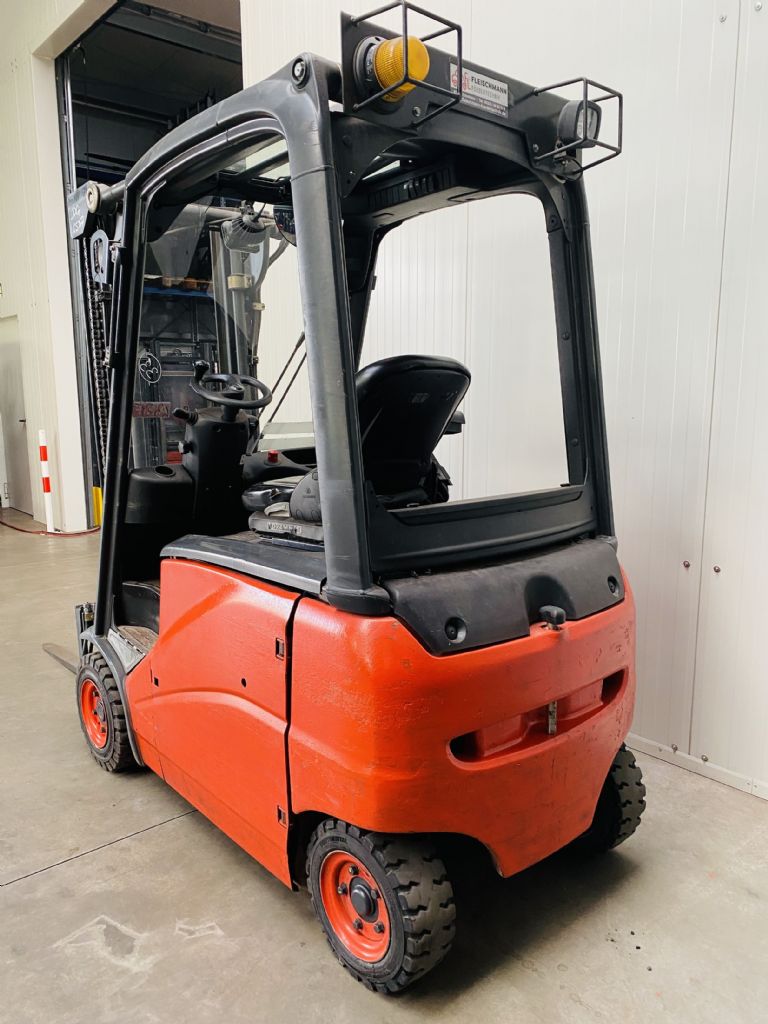 Linde-E 16 PH-01 Batterie Bj.17-Elektro 4 Rad-Stapler-www.fleischmann-foerdertechnik.de