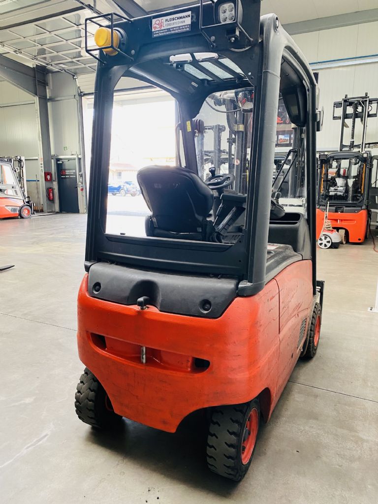 Linde-E 16 PH-01 Batterie Bj.17-Elektro 4 Rad-Stapler-www.fleischmann-foerdertechnik.de