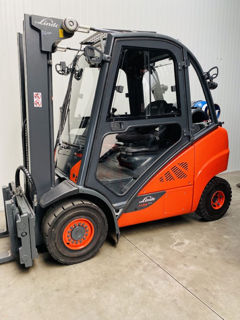 Linde-H 25 T-02/600 EVO Triplex Kabine -Treibgasstapler-www.fleischmann-foerdertechnik.de