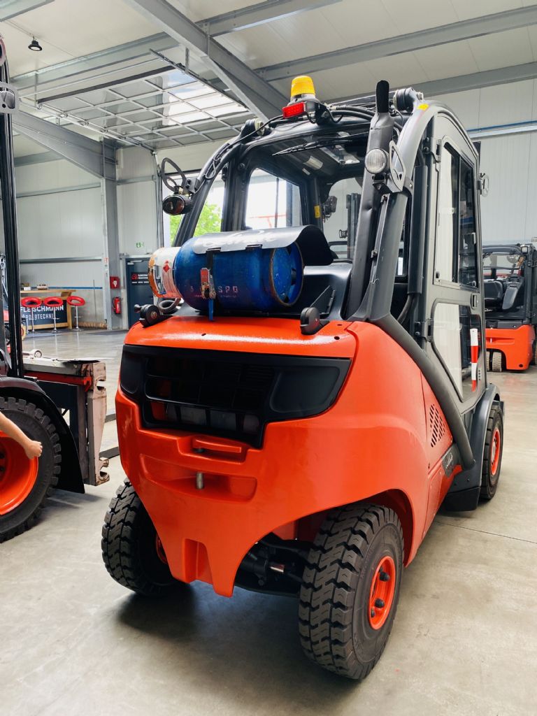 Linde-H 25 T-02/600 EVO Triplex Kabine -Treibgasstapler-www.fleischmann-foerdertechnik.de