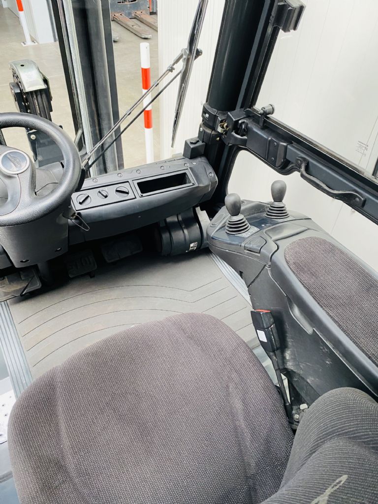 Linde-H 25 T-02/600 EVO Triplex Kabine -Treibgasstapler-www.fleischmann-foerdertechnik.de