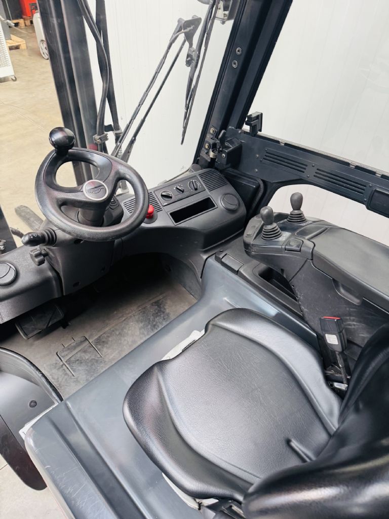 Linde-E 35 HL-01 Kabine Batterie Bj.17 Zinkenverstellgert-Elektro 4 Rad-Stapler-www.fleischmann-foerdertechnik.de