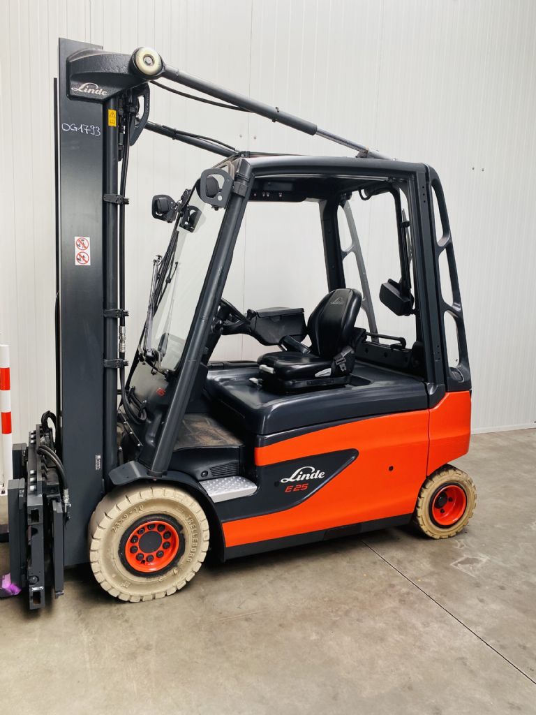 Linde-E 25 L-01 Triplex ZVG-Elektro 4 Rad-Stapler-www.fleischmann-foerdertechnik.de