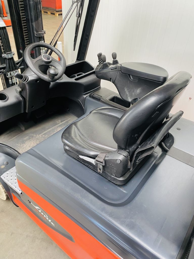 Linde-E 25 L-01 Triplex ZVG-Elektro 4 Rad-Stapler-www.fleischmann-foerdertechnik.de