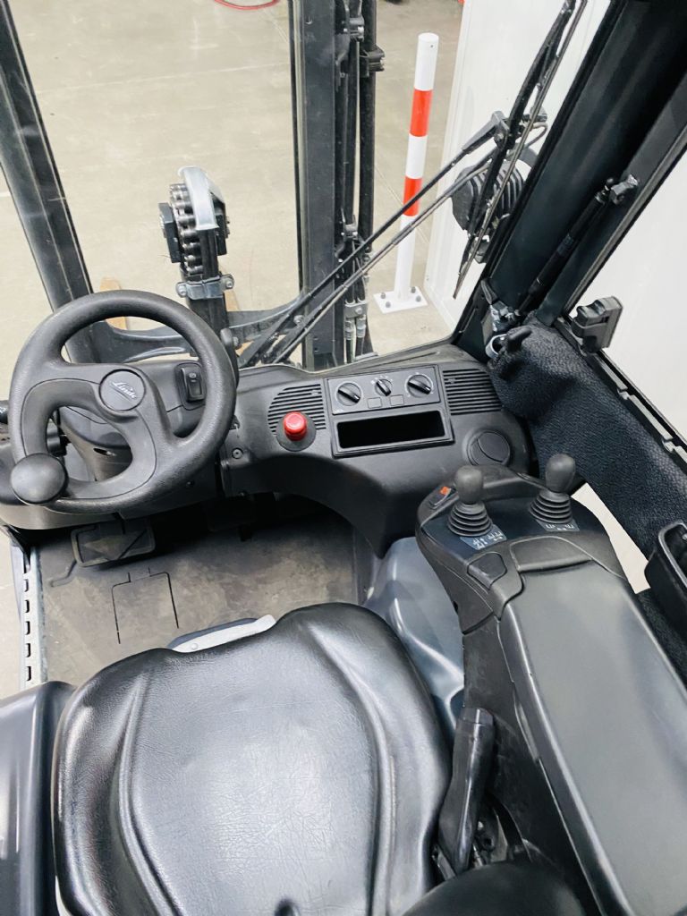 Linde-E 12-02 EVO Duplex Kabine -Elektro 3 Rad-Stapler-www.fleischmann-foerdertechnik.de