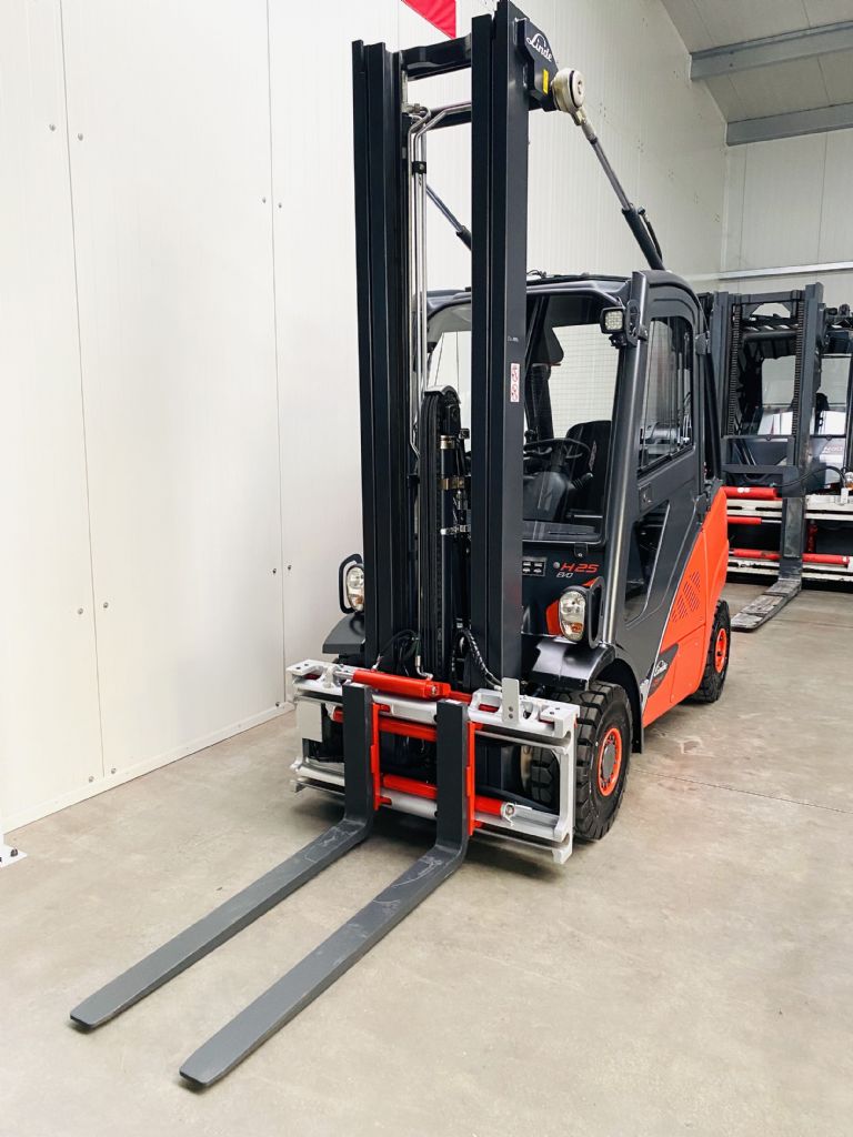 Linde-H 25 T-02 EVO Triplex Kabine STVO ZVG-Treibgasstapler-www.fleischmann-foerdertechnik.de