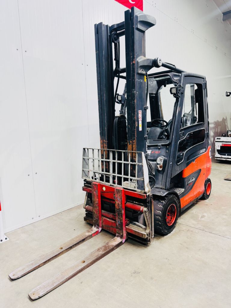 Linde-E 30 H-01/600 Triplex Kabine STVO -Elektro 4 Rad-Stapler-www.fleischmann-foerdertechnik.de