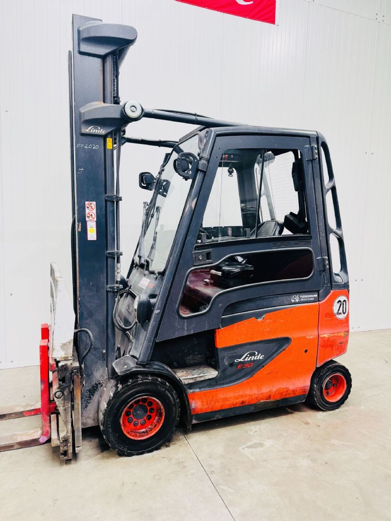 Linde-E 30 H-01/600 Triplex Kabine STVO -Elektro 4 Rad-Stapler-www.fleischmann-foerdertechnik.de