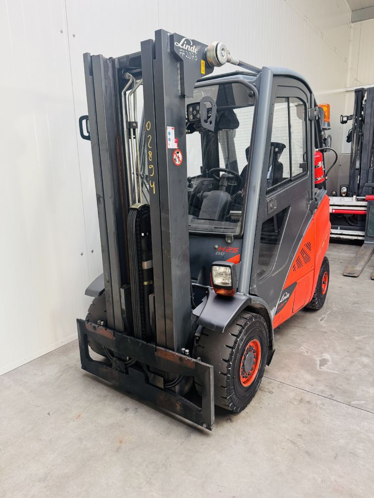 Linde-H 25 D-02/600 EVO 3B Triplex STVO-Dieselstapler-www.fleischmann-foerdertechnik.de