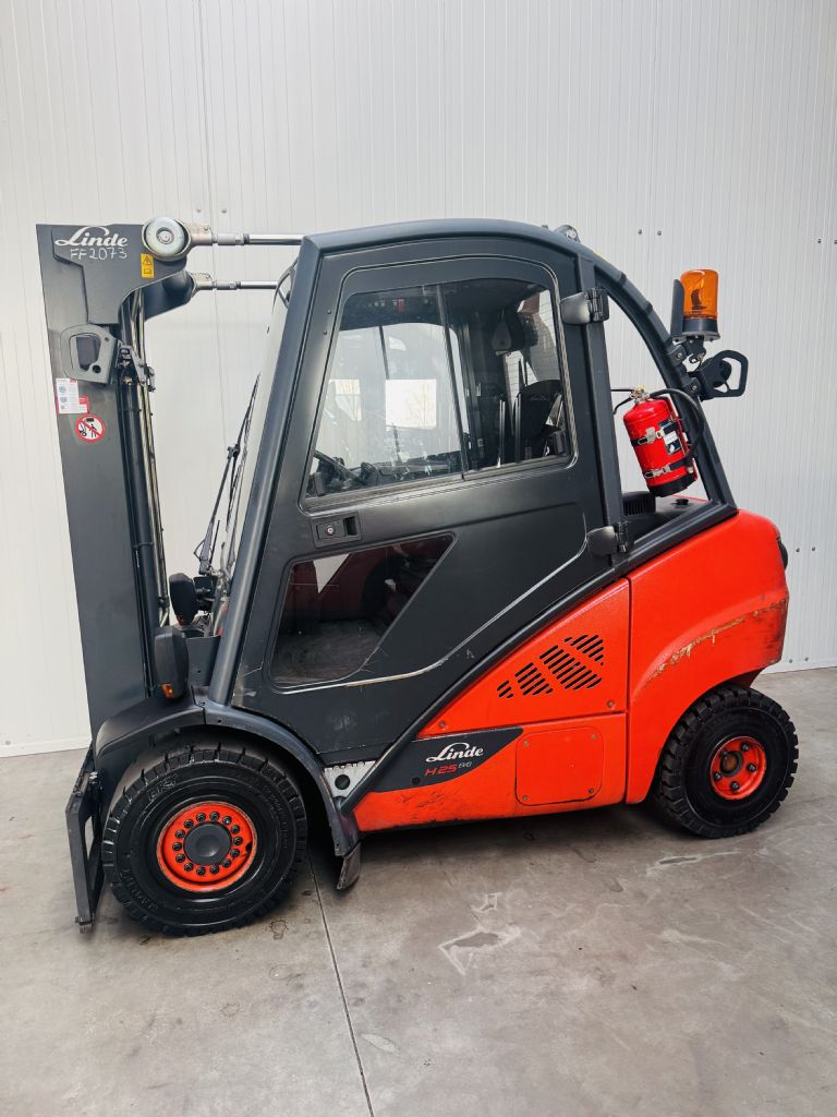 Linde-H 25 D-02/600 EVO 3B Triplex STVO-Dieselstapler-www.fleischmann-foerdertechnik.de