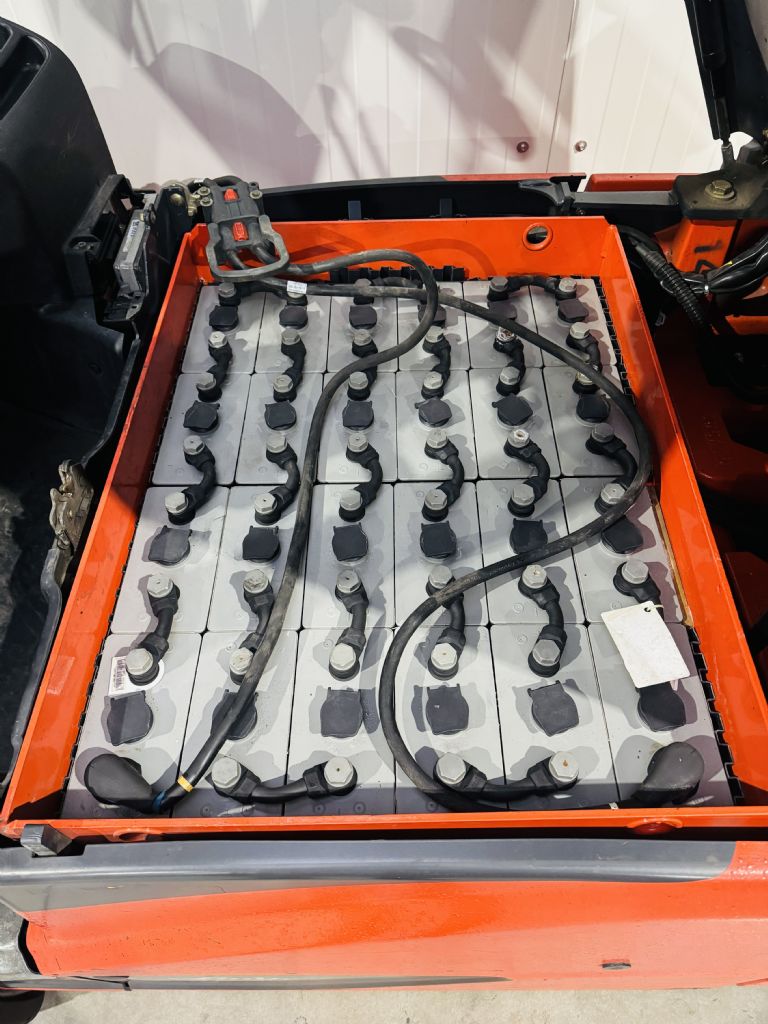 Linde-E 20 PH-02 EVO Triplex -Elektro 4 Rad-Stapler-www.fleischmann-foerdertechnik.de