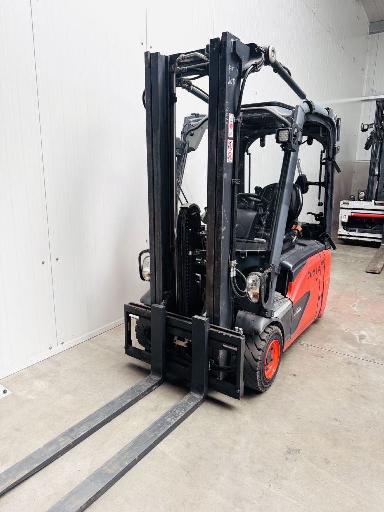 Linde-E 16-02 EVO Triplex Teilkabine STVO Batterie Bj.22-Elektro 3 Rad-Stapler-www.fleischmann-foerdertechnik.de