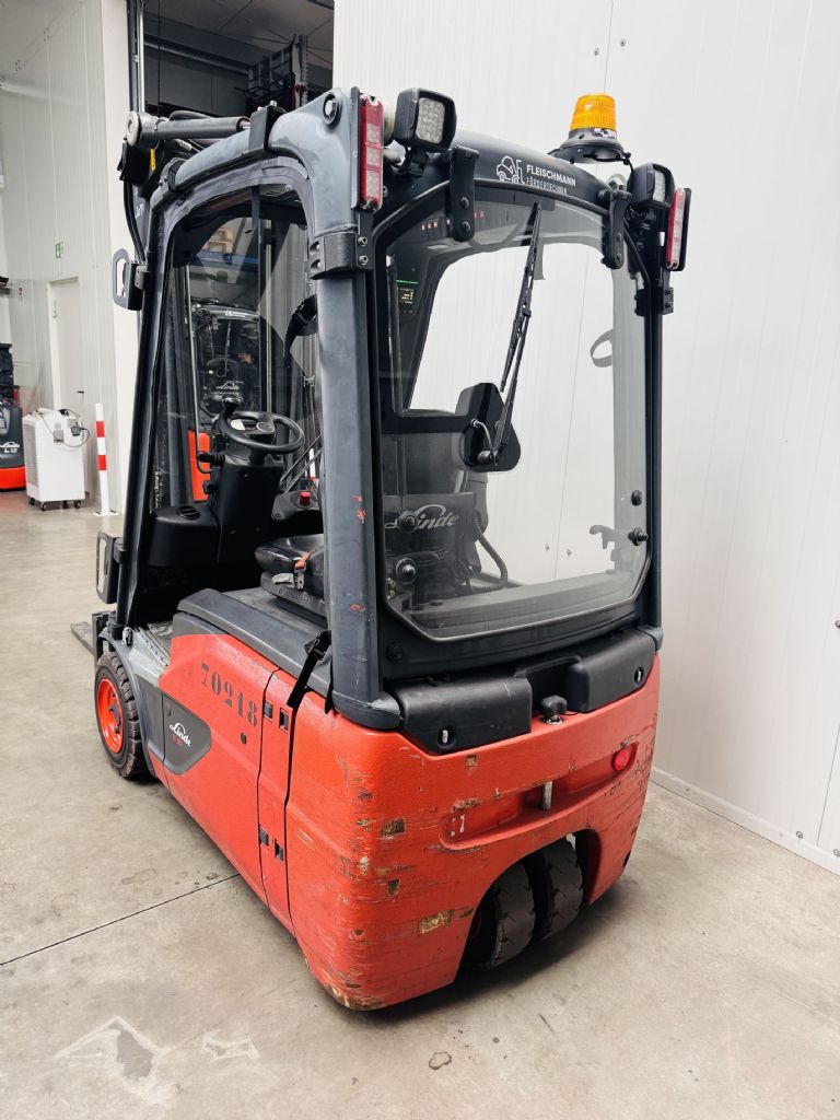 Linde-E 16-02 EVO Triplex Teilkabine STVO Batterie Bj.22-Elektro 3 Rad-Stapler-www.fleischmann-foerdertechnik.de