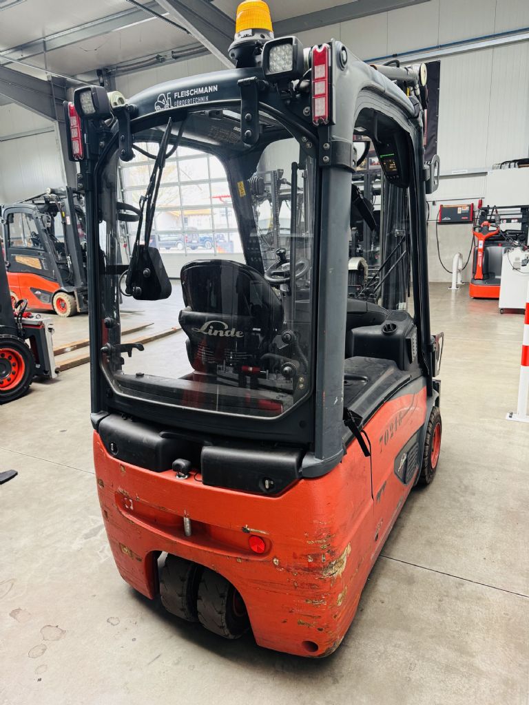 Linde-E 16-02 EVO Triplex Teilkabine STVO Batterie Bj.22-Elektro 3 Rad-Stapler-www.fleischmann-foerdertechnik.de