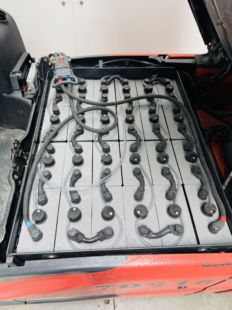 Linde-E 16-02 EVO Triplex Teilkabine STVO Batterie Bj.22-Elektro 3 Rad-Stapler-www.fleischmann-foerdertechnik.de