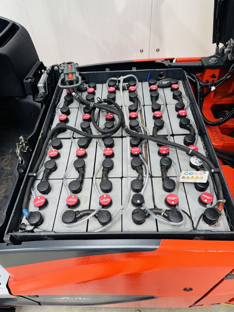 Linde-E 20 PH-02 EVO Triplex -Elektro 4 Rad-Stapler-www.fleischmann-foerdertechnik.de