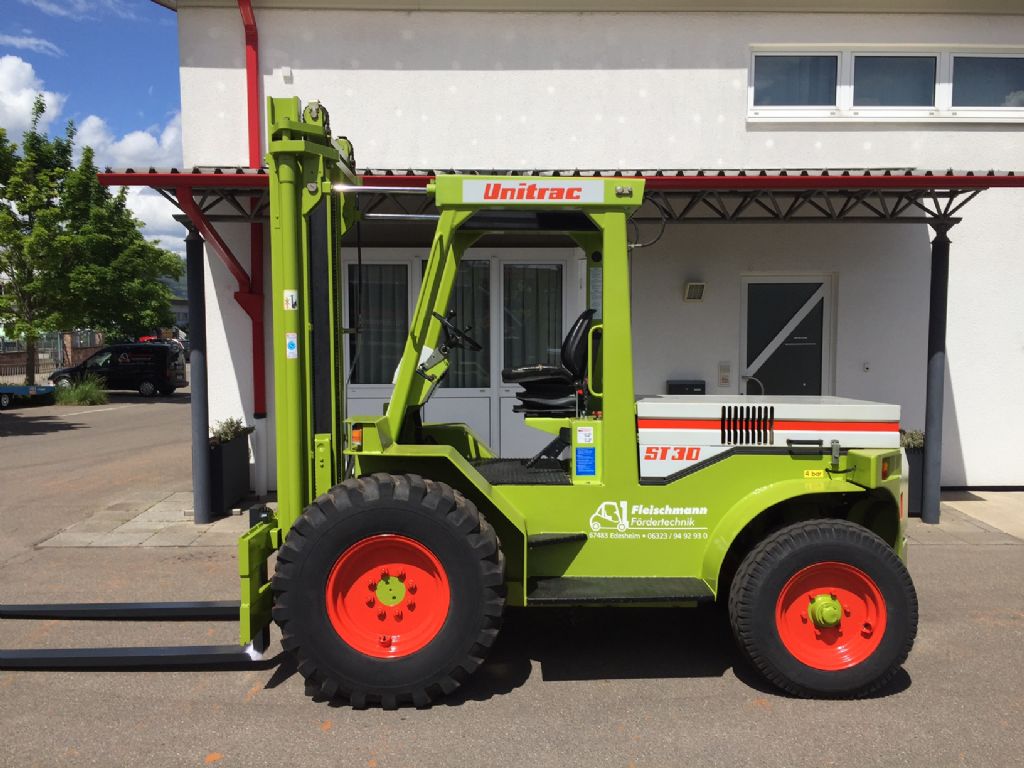 Unitrac-ST 30 MIETGERT aktuell vermietet-Gelndestapler-www.fleischmann-foerdertechnik.de