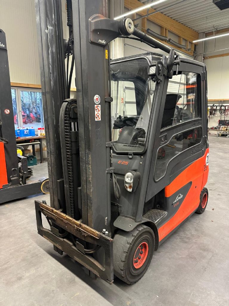 Linde E25HL-01/600 Electric 4-wheel forklift www.fm-foerdertechnik.com
