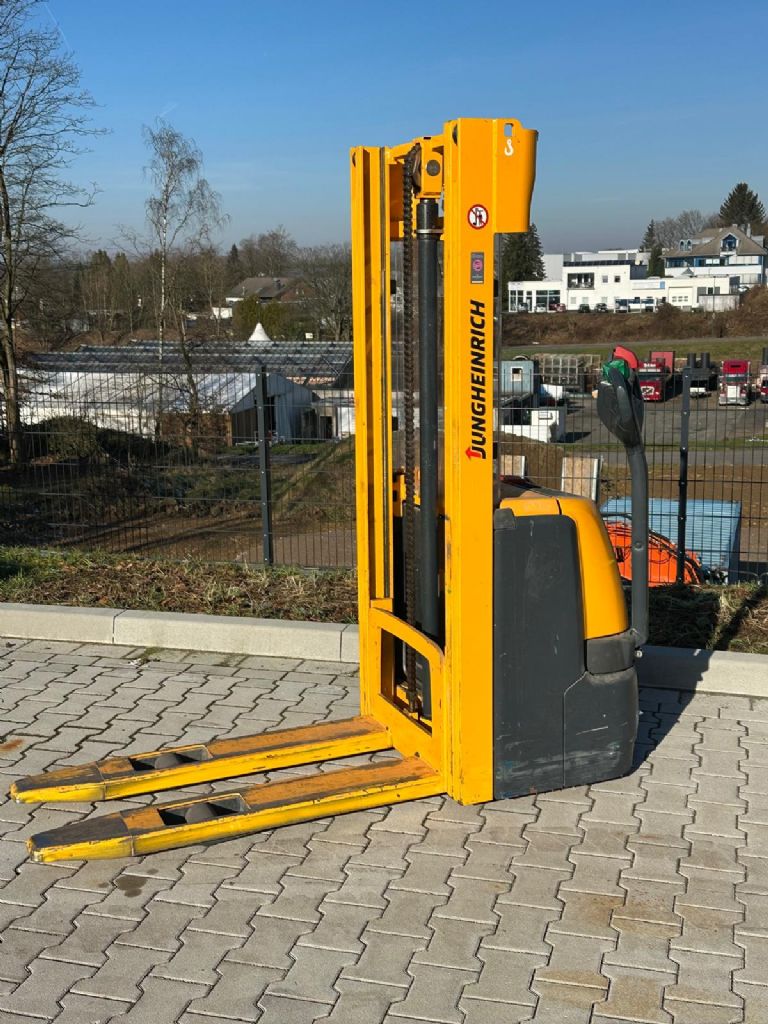 Jungheinrich EJC112 High Lift stacker www.fm-foerdertechnik.com