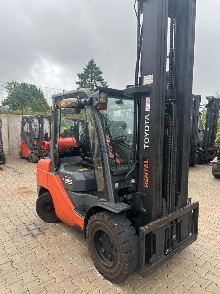 Toyota 02 8FGJF35 LPG Forklifts www.fm-foerdertechnik.com