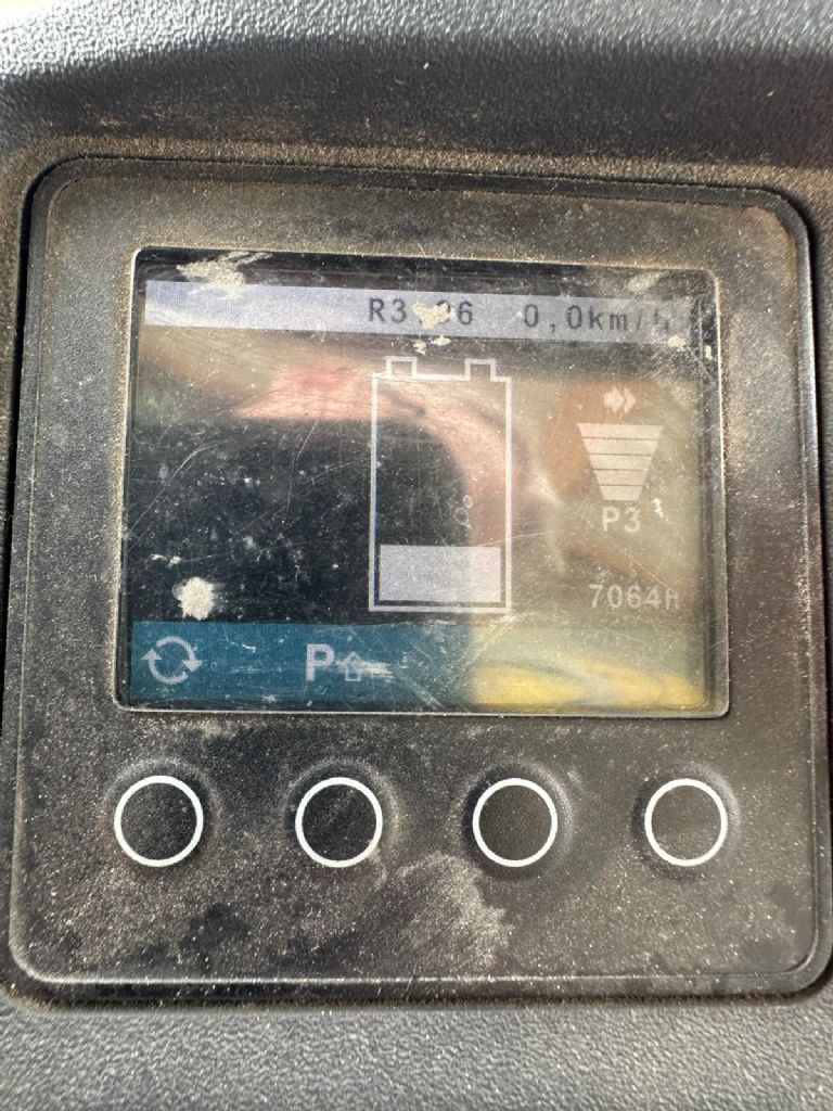 Jungheinrich ECE225 240-51 Low Level Order Picker www.fm-foerdertechnik.com Jungheinrich ECE225 240-51 Low Level Order Picker www.fm-foerdertechnik.com