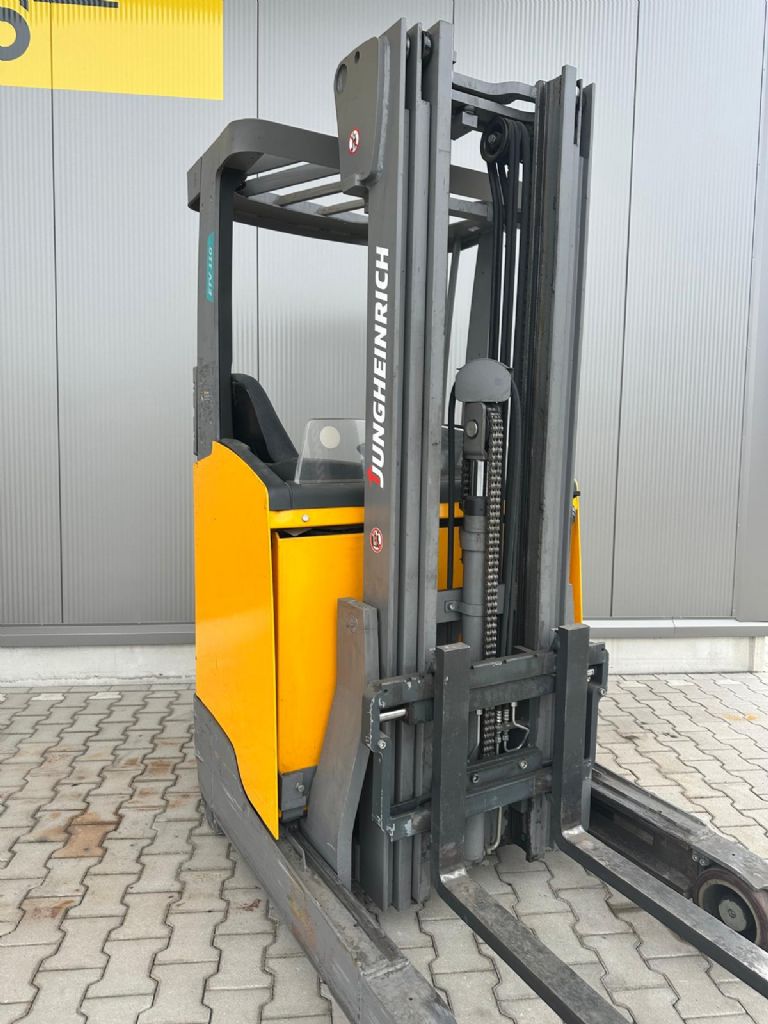 Jungheinrich ETV110 Schubmaststapler www.fm-foerdertechnik.com Jungheinrich ETV110 Schubmaststapler www.fm-foerdertechnik.com