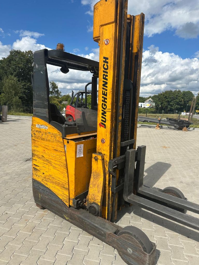 Jungheinrich ETV320 Schubmaststapler www.fm-foerdertechnik.com Jungheinrich ETV320 Schubmaststapler www.fm-foerdertechnik.com