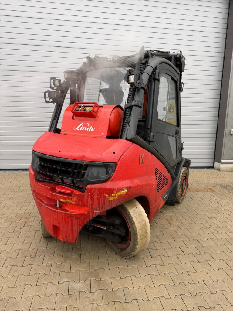 Linde H40T-02 Treibgasstapler www.fm-foerdertechnik.com Linde H40T-02 Treibgasstapler www.fm-foerdertechnik.com