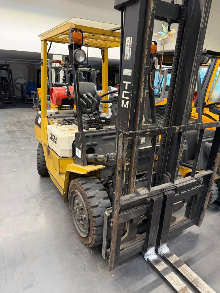 TCM FG30N9 LPG Forklifts www.fm-foerdertechnik.com