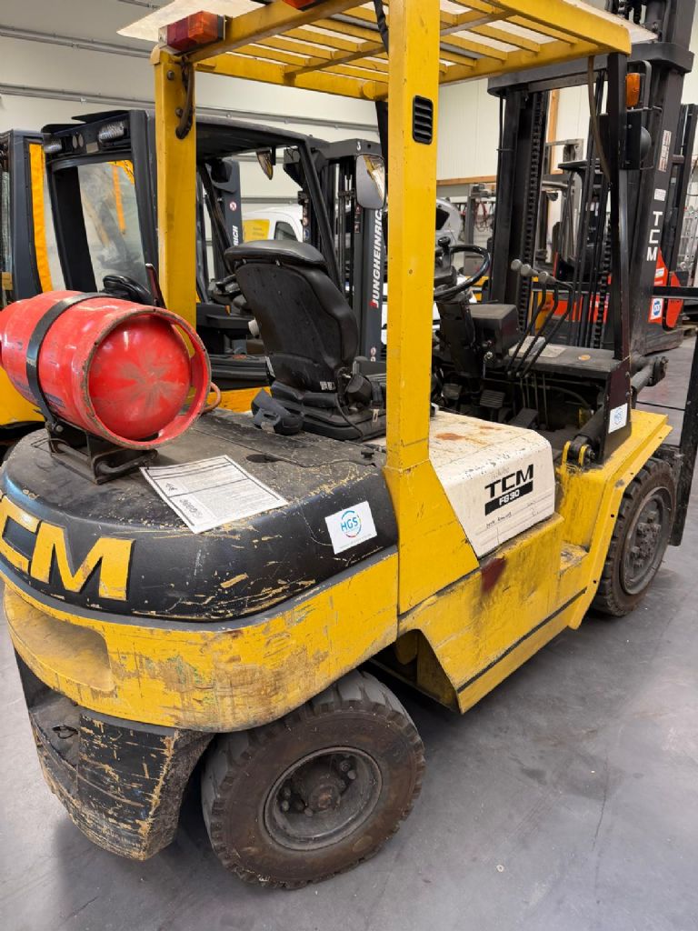 TCM FG30N9 LPG Forklifts www.fm-foerdertechnik.com TCM FG30N9 LPG Forklifts www.fm-foerdertechnik.com