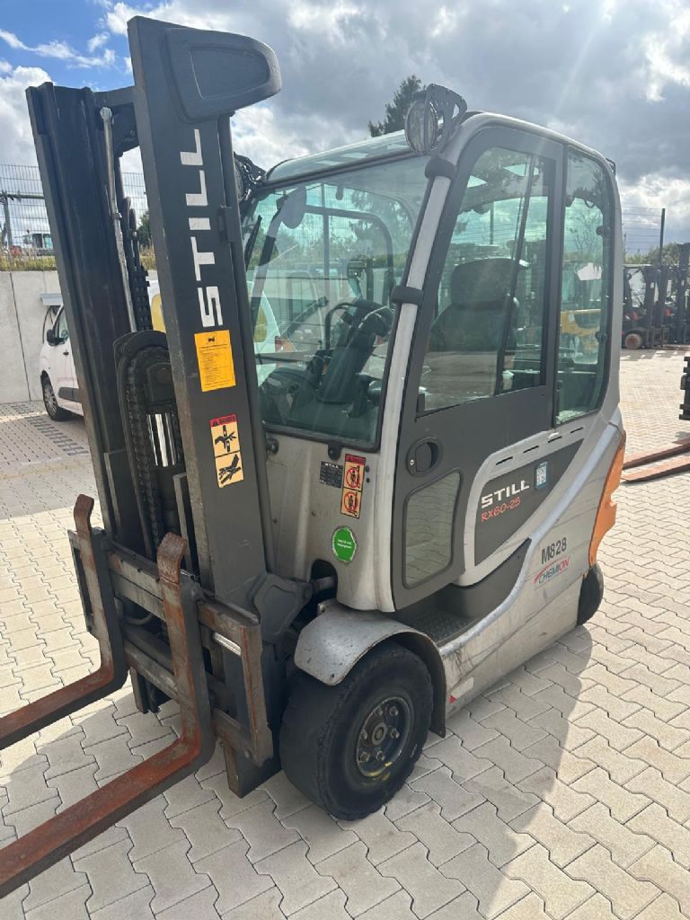 Still RX60-25 Elektro 4 Rad-Stapler www.fm-foerdertechnik.com Still RX60-25 Elektro 4 Rad-Stapler www.fm-foerdertechnik.com