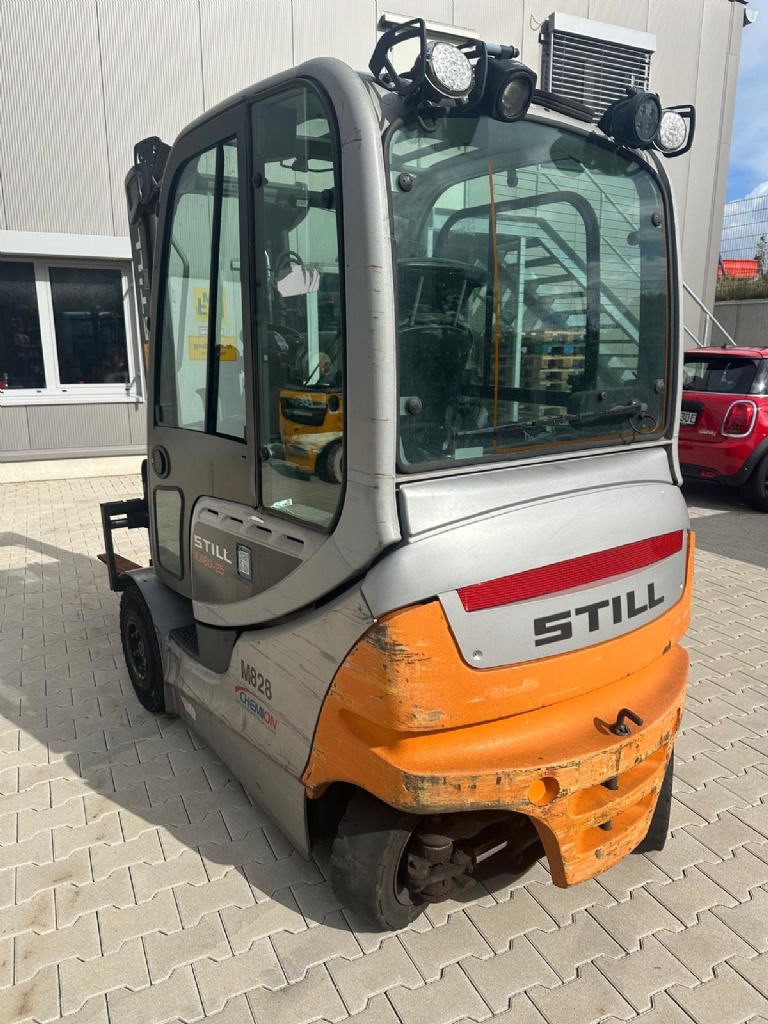 Still RX60-25 Elektro 4 Rad-Stapler www.fm-foerdertechnik.com Still RX60-25 Elektro 4 Rad-Stapler www.fm-foerdertechnik.com