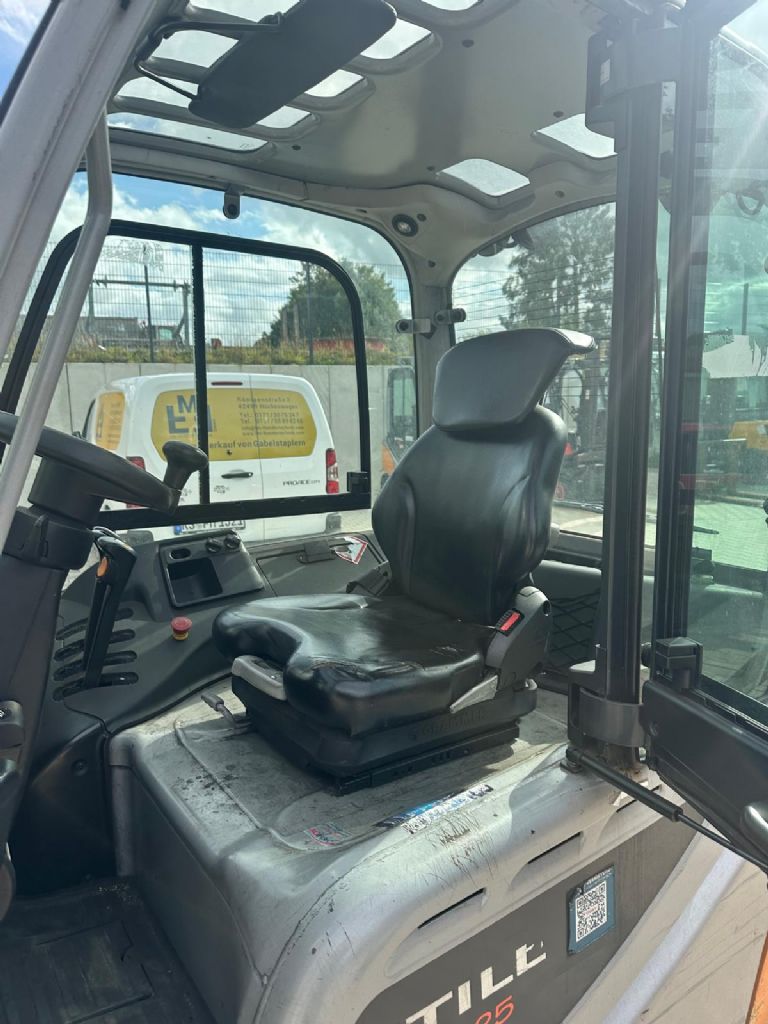 Still RX60-25 Elektro 4 Rad-Stapler www.fm-foerdertechnik.com Still RX60-25 Elektro 4 Rad-Stapler www.fm-foerdertechnik.com